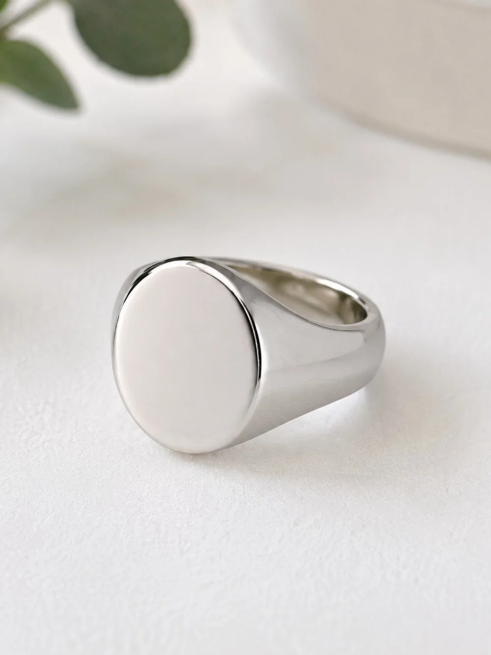 Boutique-style minimalist silver